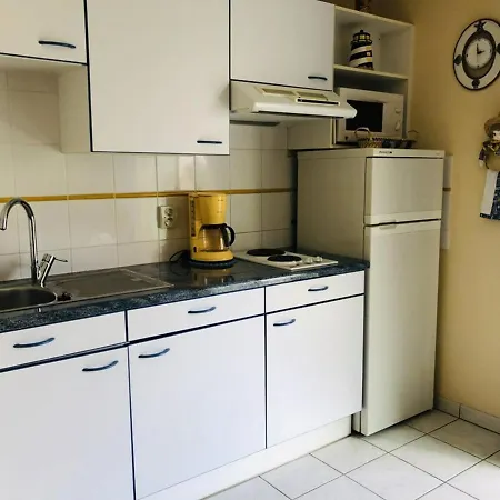 T2 A A 400m De La Avec Balcon Et Parking Prive - Fr-1-433-48 Apartment *